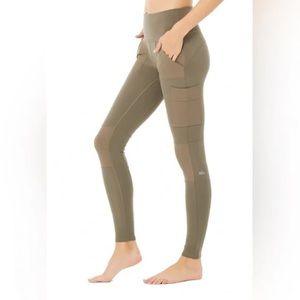 ALO Yoga High Waist Cargo Leggings in Olive Branch Size XS